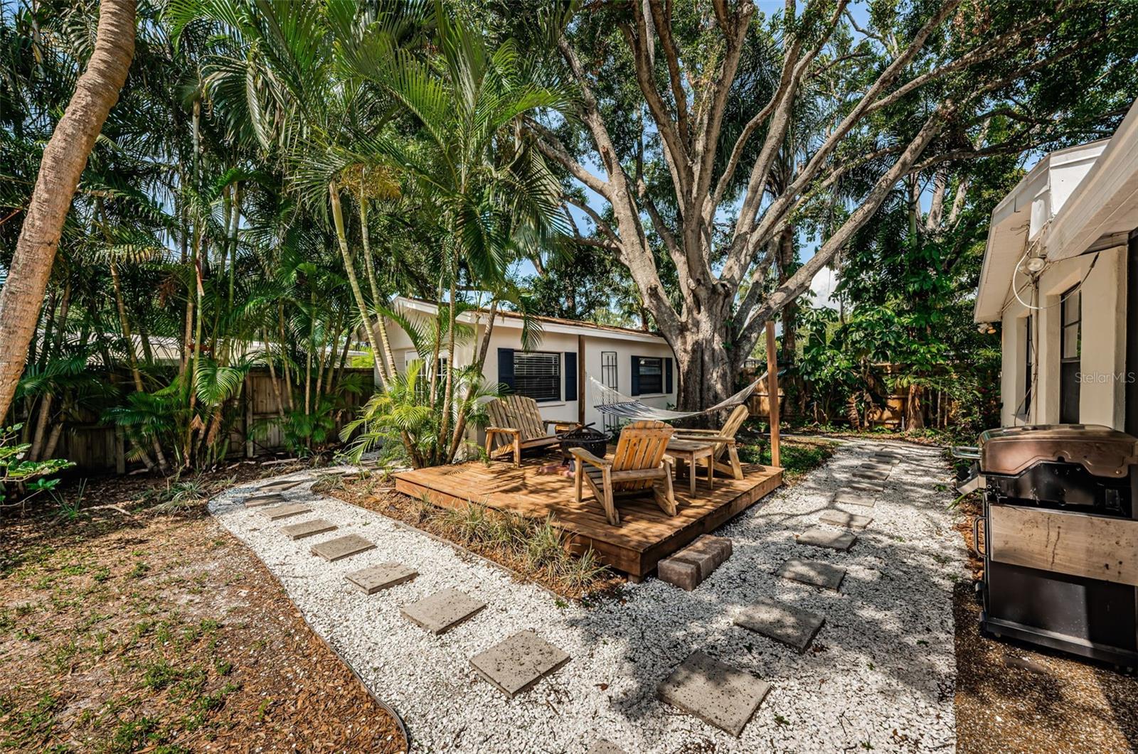 MANHATTAN MANOR 3 - Residential Lease