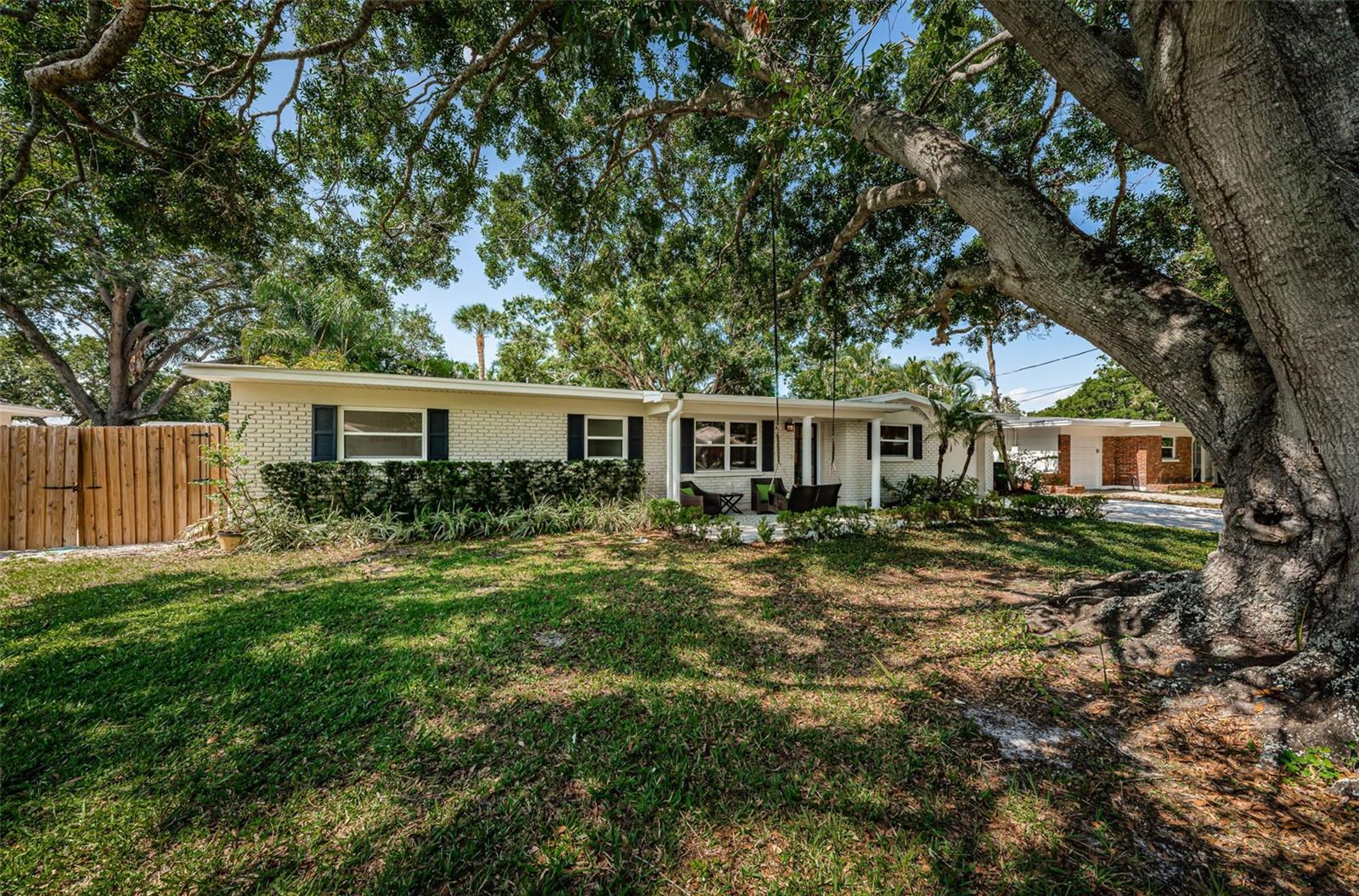MANHATTAN MANOR 3 - Residential Lease