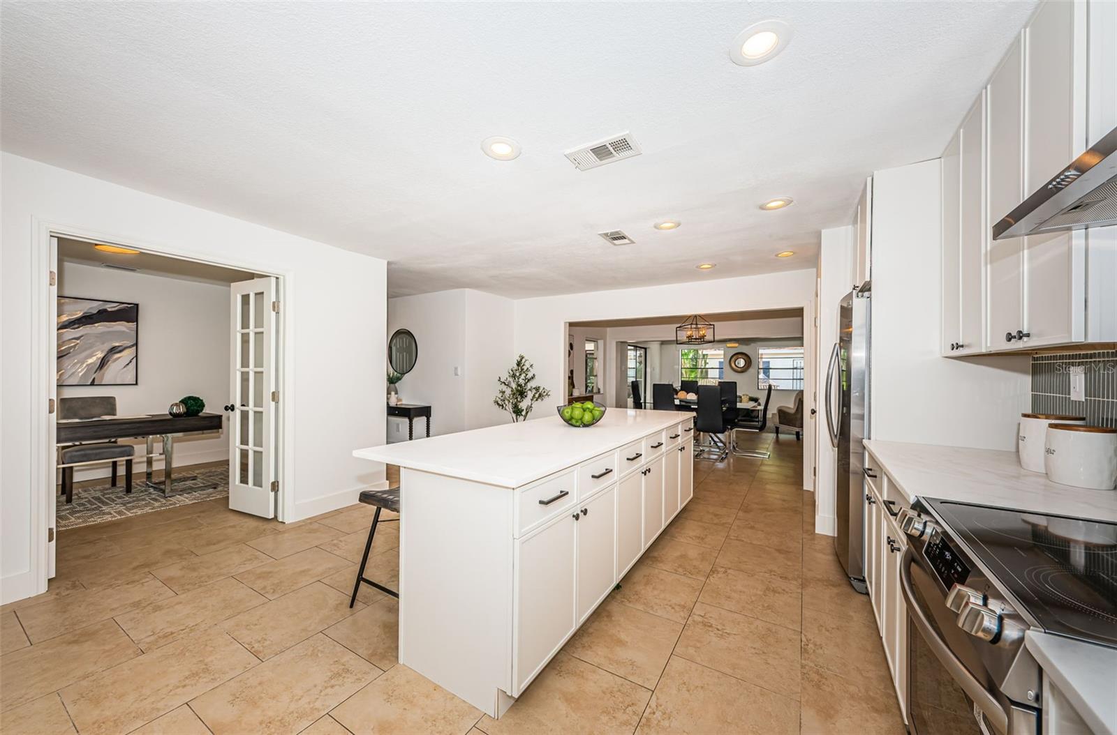 MANHATTAN MANOR 3 - Residential Lease