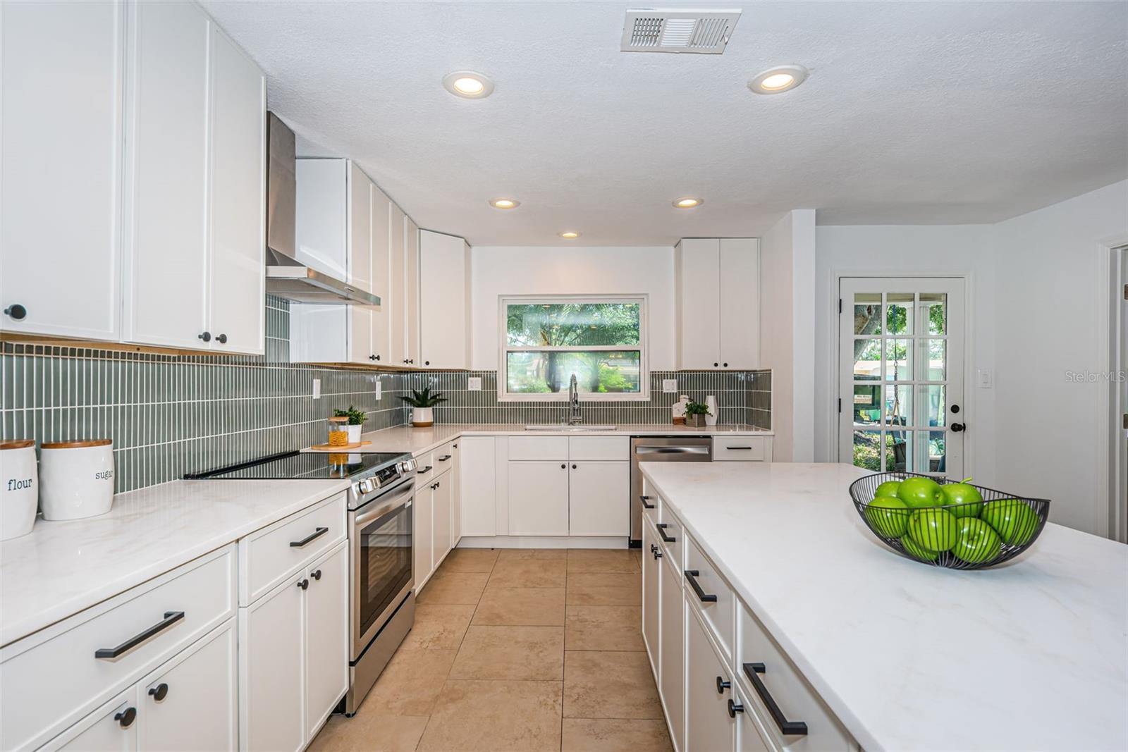 MANHATTAN MANOR 3 - Residential Lease
