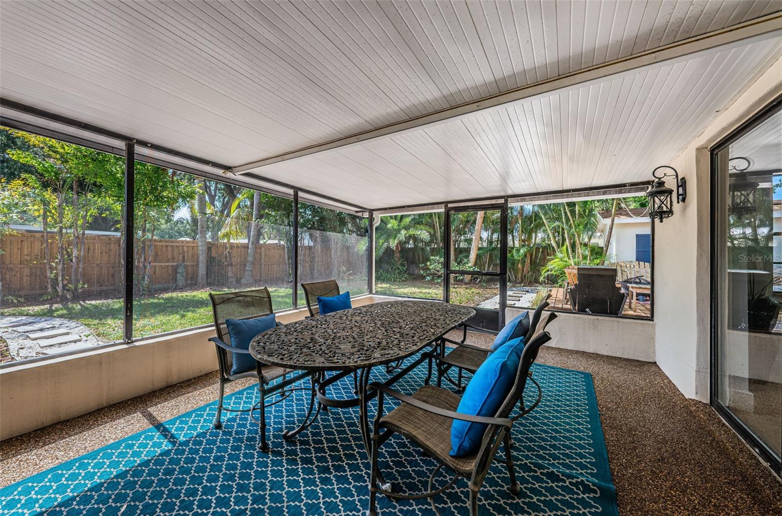 MANHATTAN MANOR 3 - Residential Lease