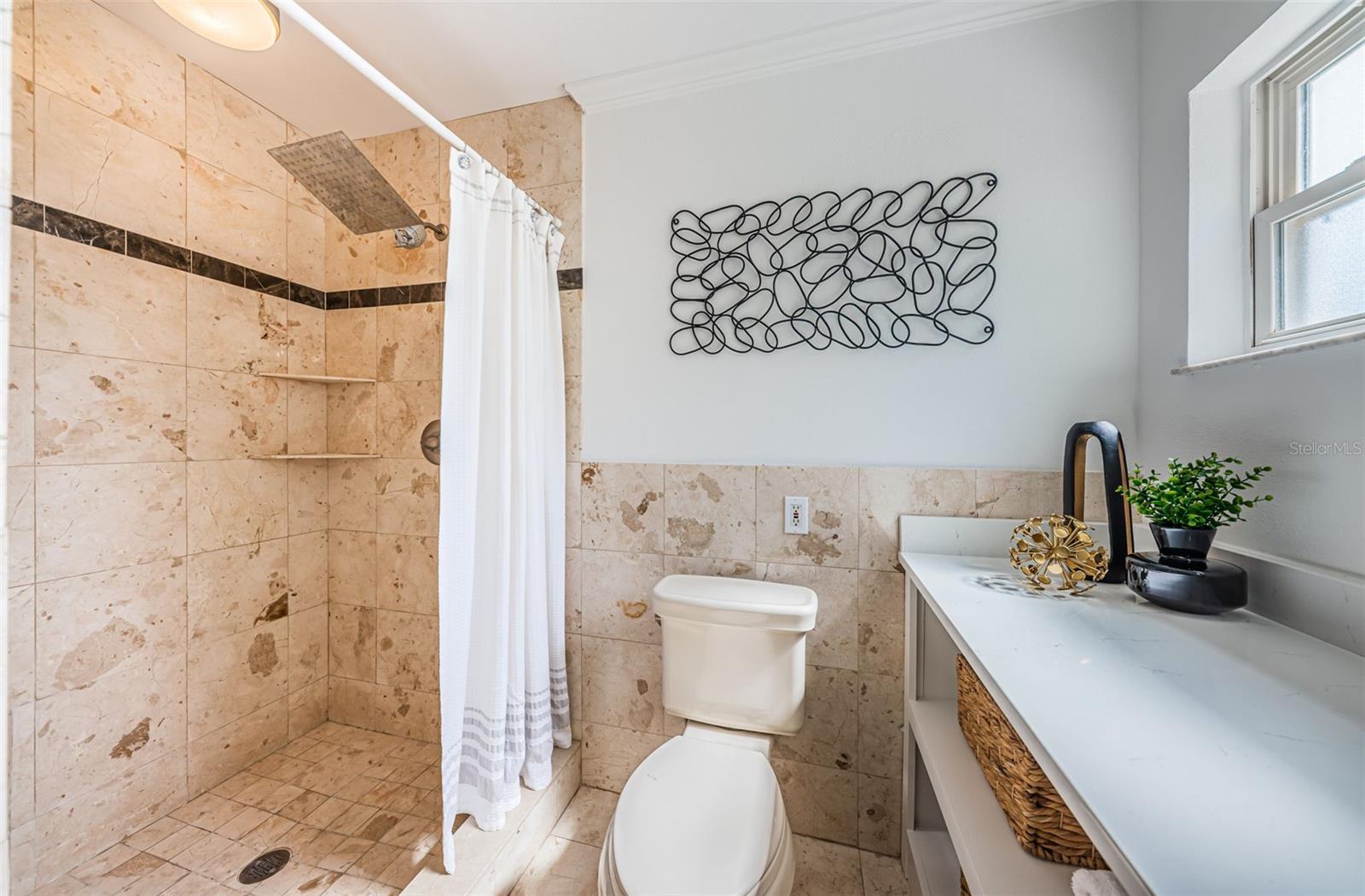 MANHATTAN MANOR 3 - Residential Lease