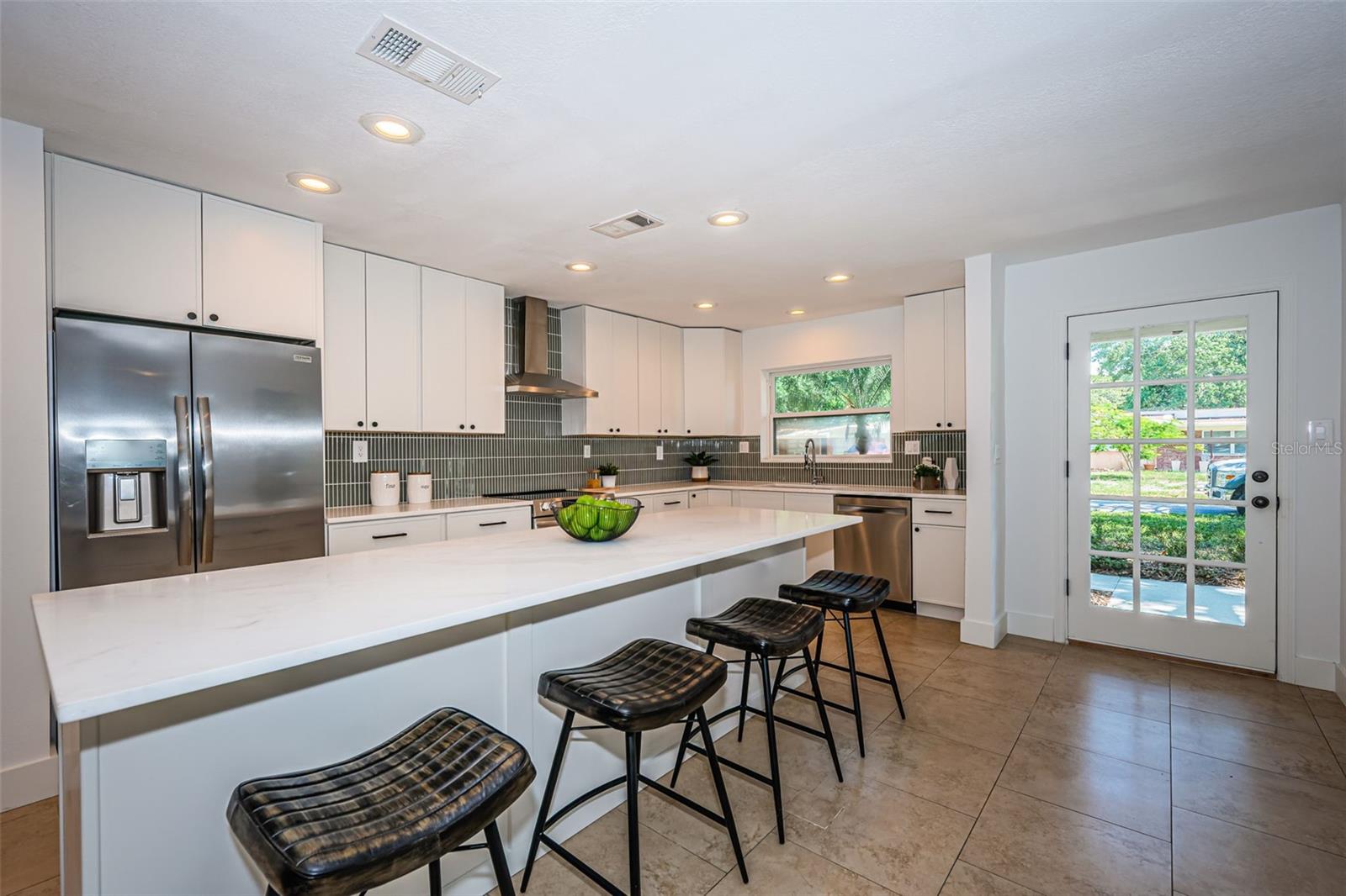 MANHATTAN MANOR 3 - Residential Lease