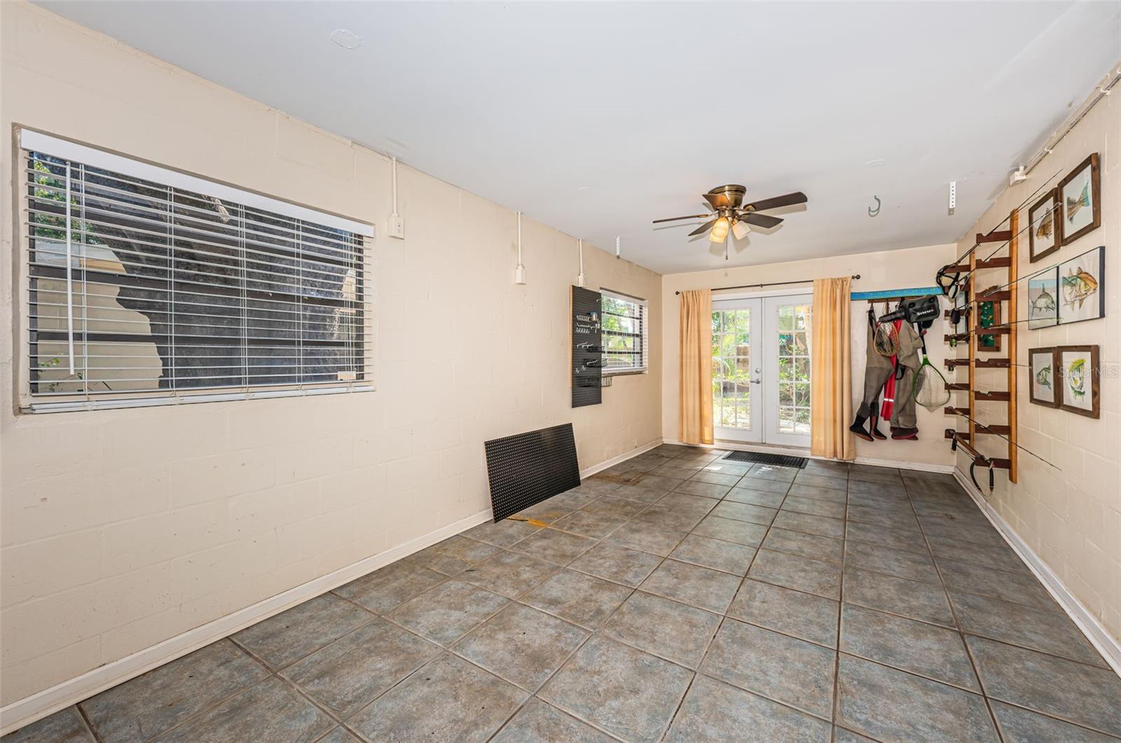 MANHATTAN MANOR 3 - Residential Lease