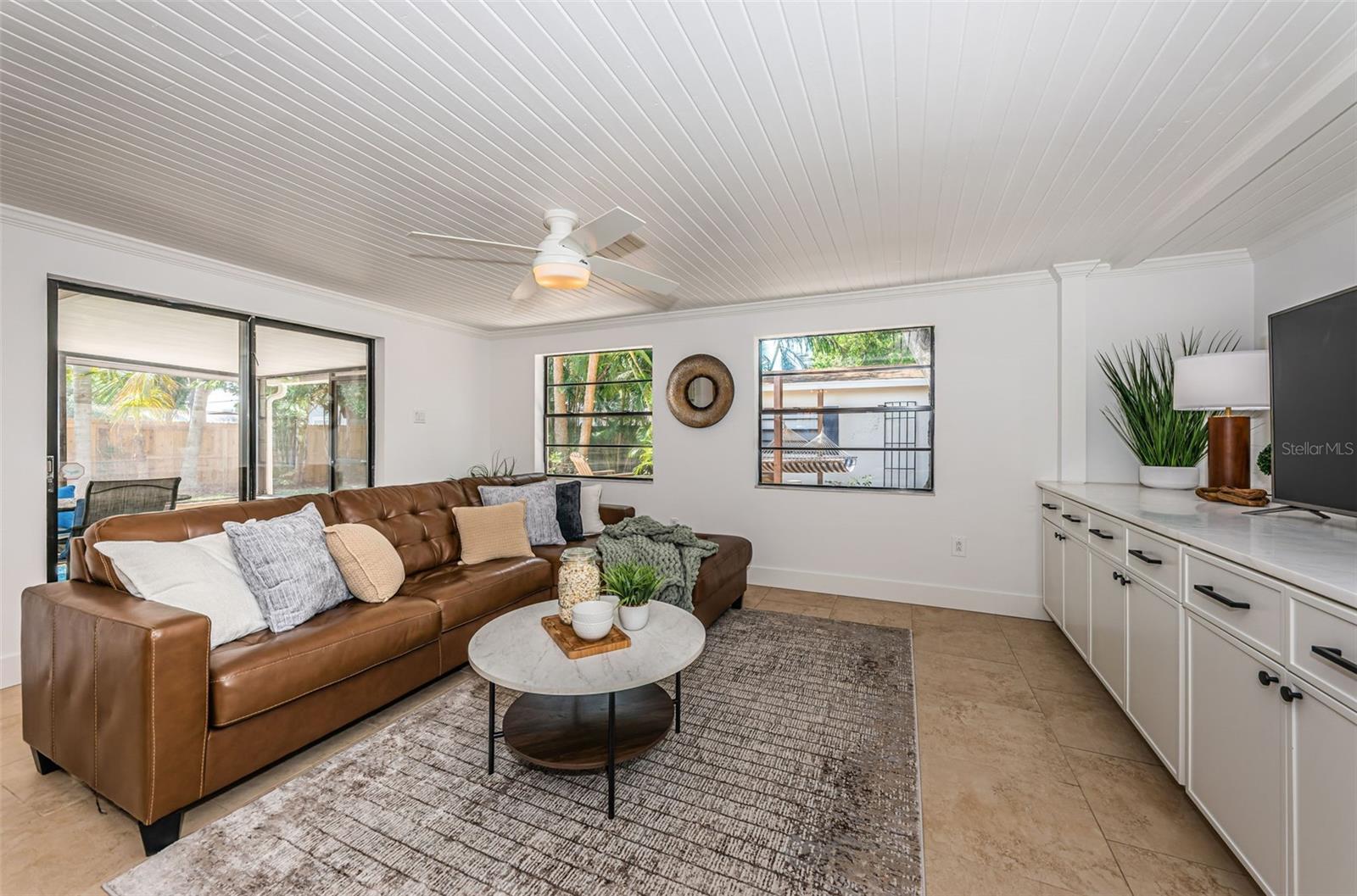 MANHATTAN MANOR 3 - Residential Lease