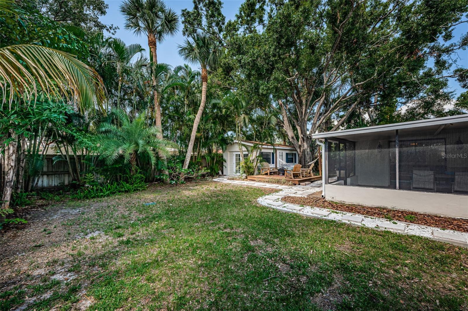 MANHATTAN MANOR 3 - Residential Lease
