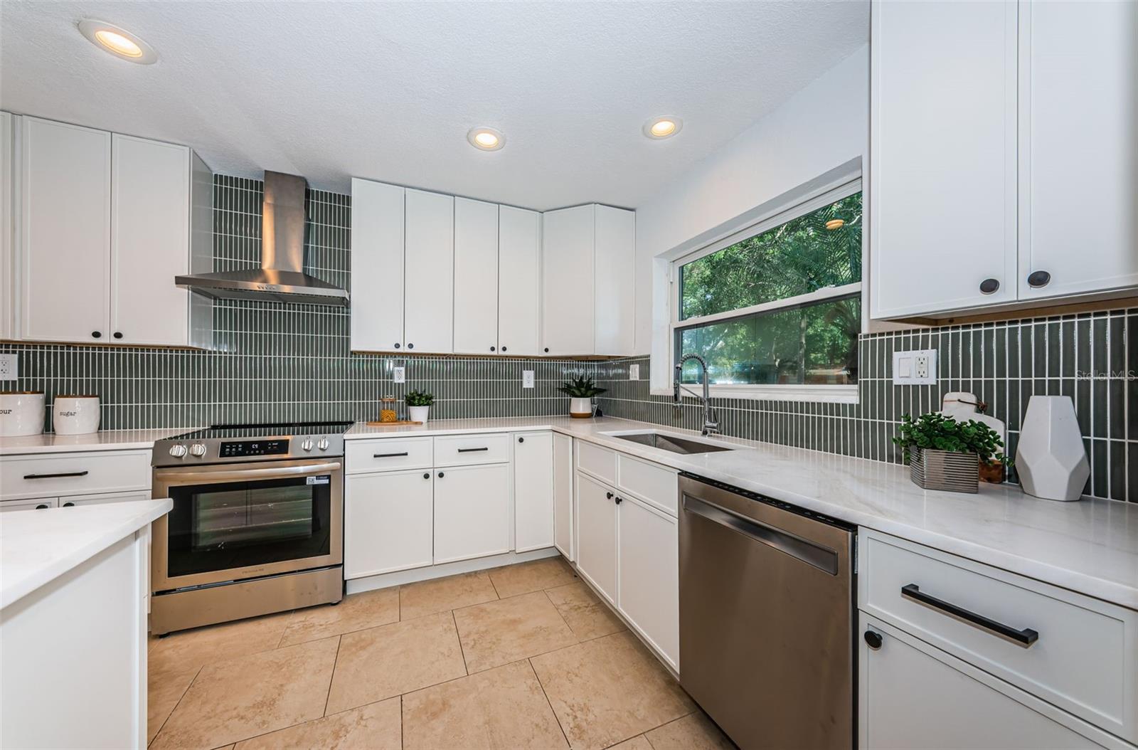 MANHATTAN MANOR 3 - Residential Lease