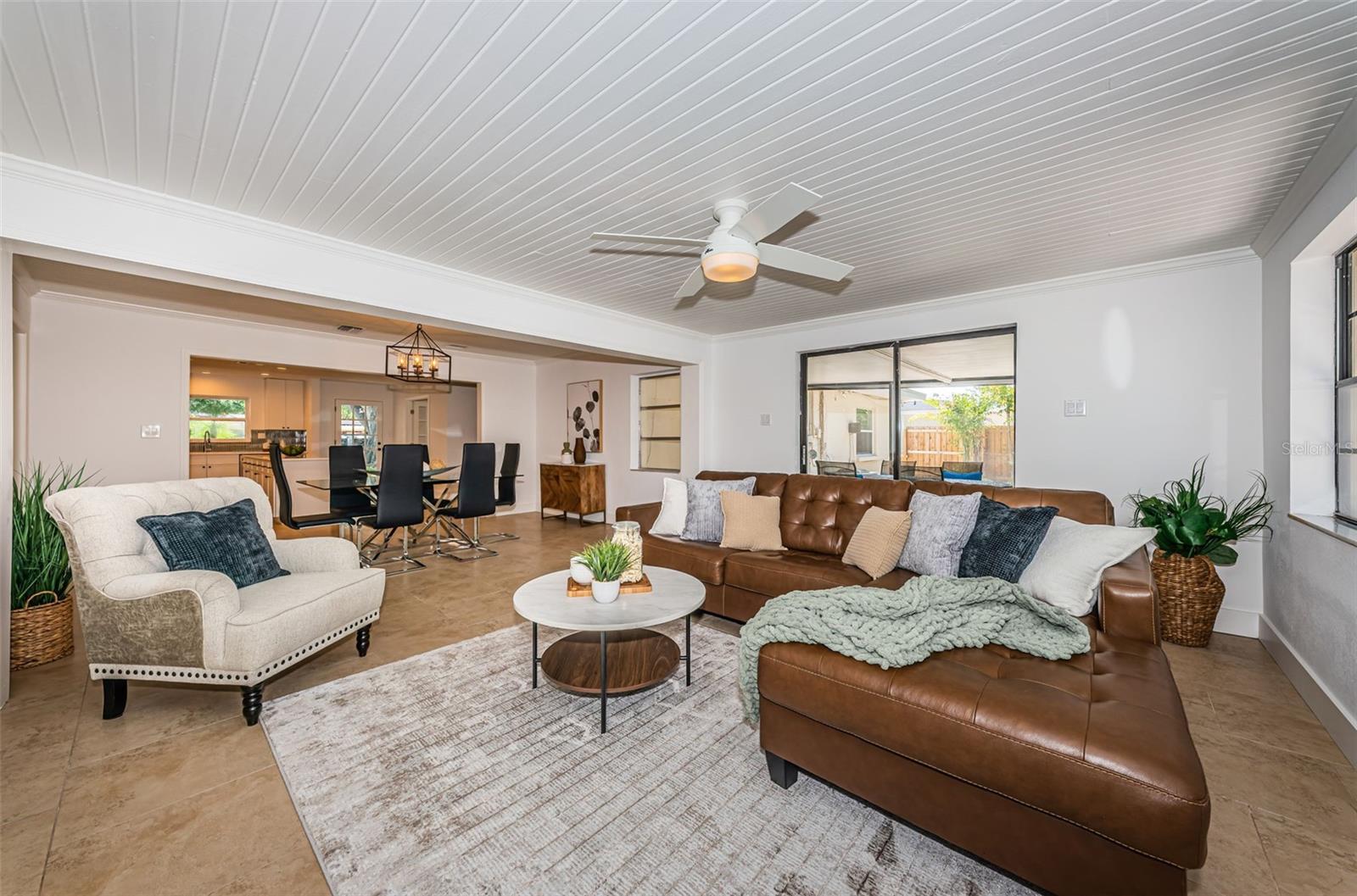 MANHATTAN MANOR 3 - Residential Lease