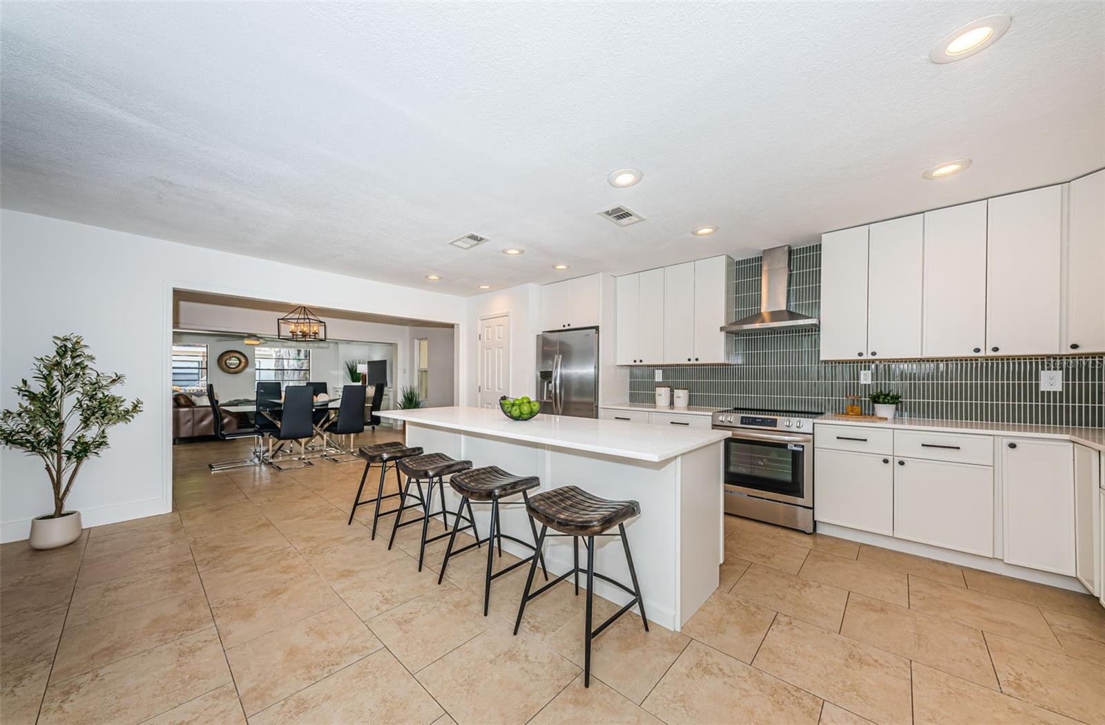 MANHATTAN MANOR 3 - Residential Lease