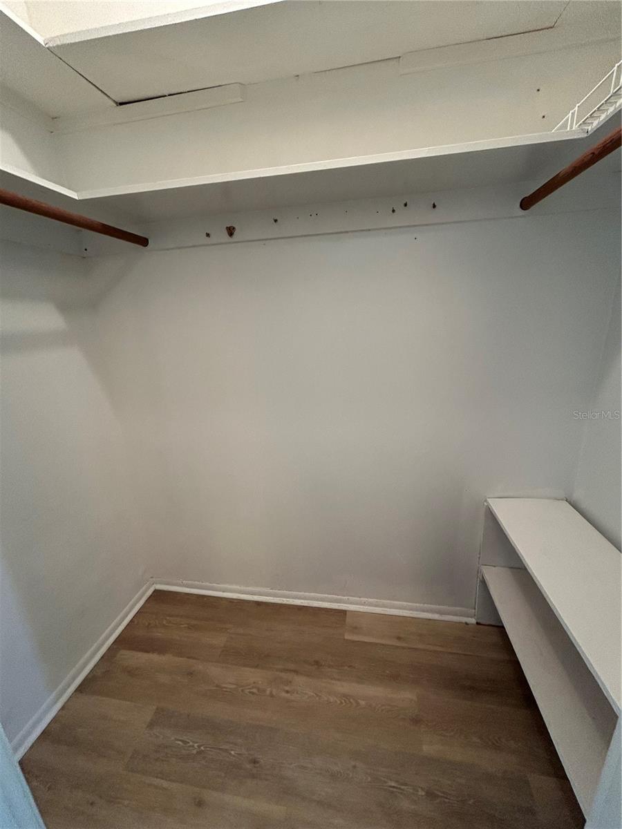 IRONWOOD FIFTH - Residential Lease