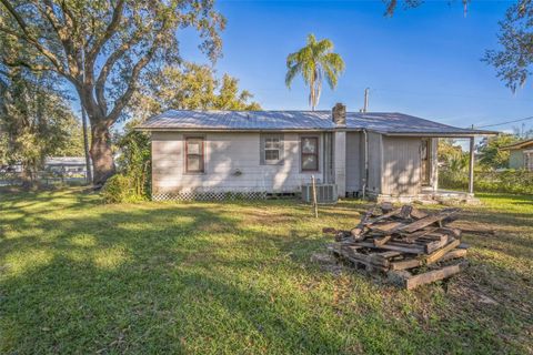 A home in PLANT CITY