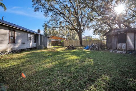 A home in PLANT CITY