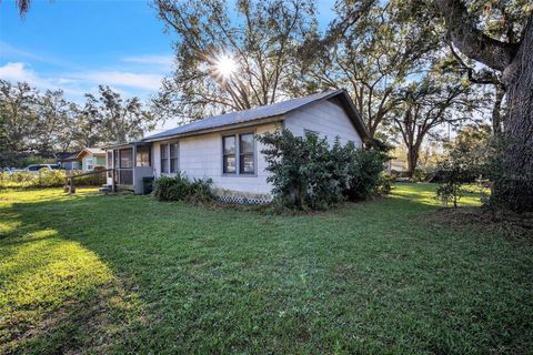 A home in PLANT CITY