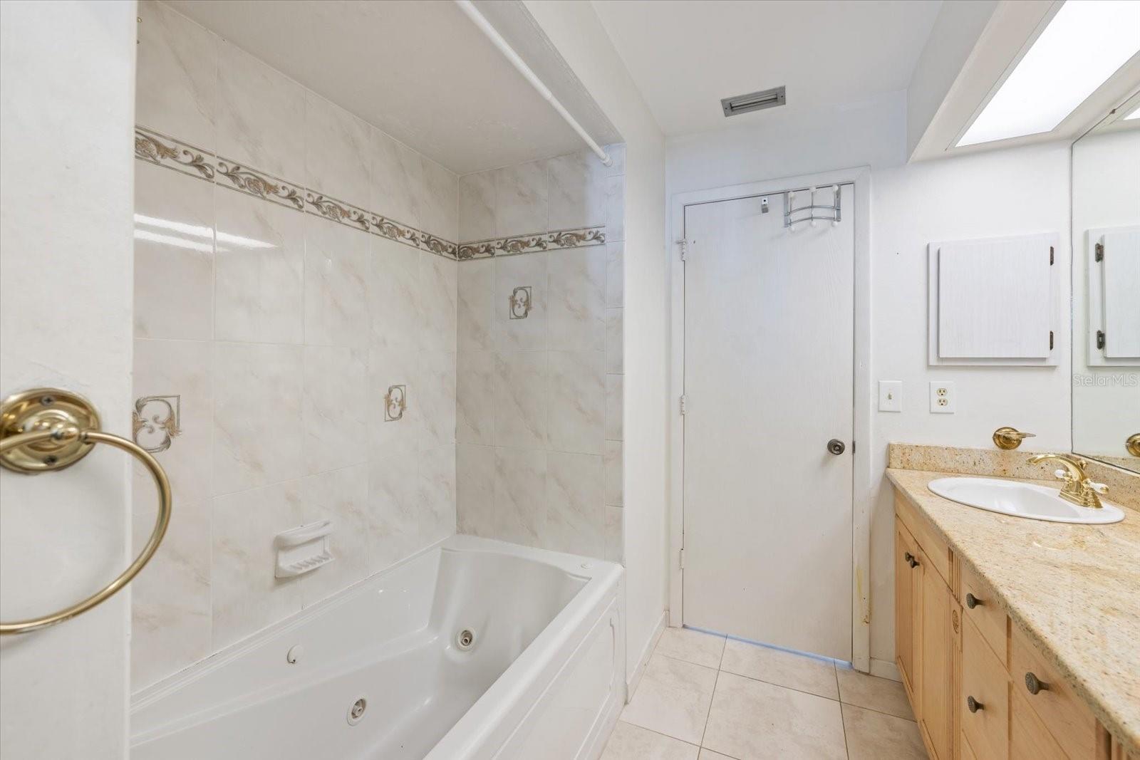 SIESTA BEACH - Residential Lease