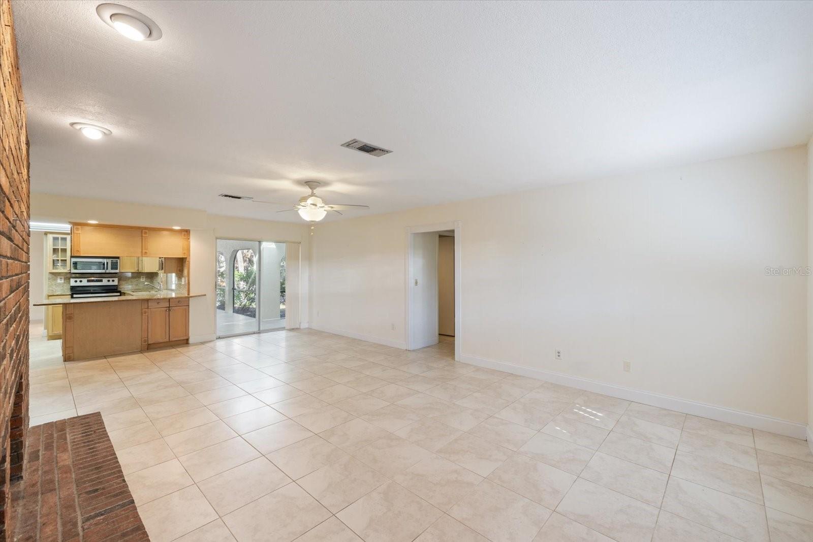 SIESTA BEACH - Residential Lease