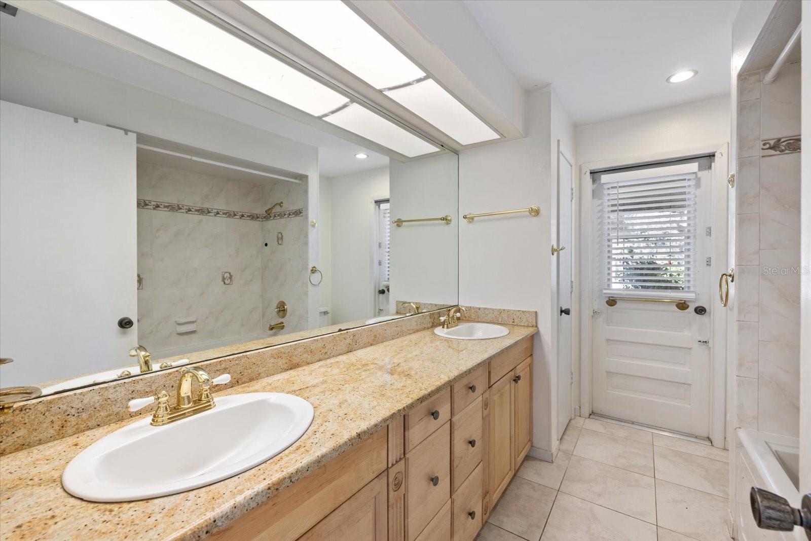 SIESTA BEACH - Residential Lease