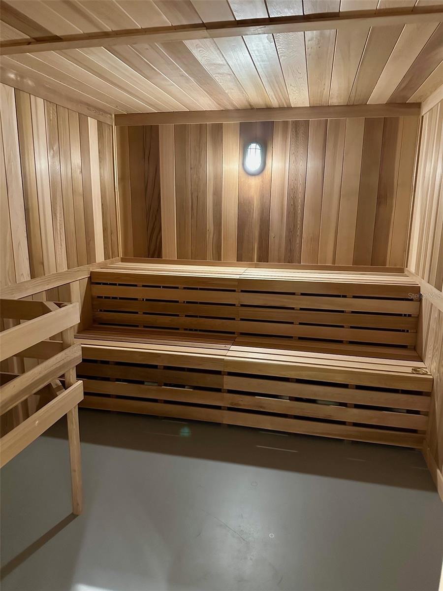 WELLEN PARK GOLF & COUNTRY CLUB - Residential Lease