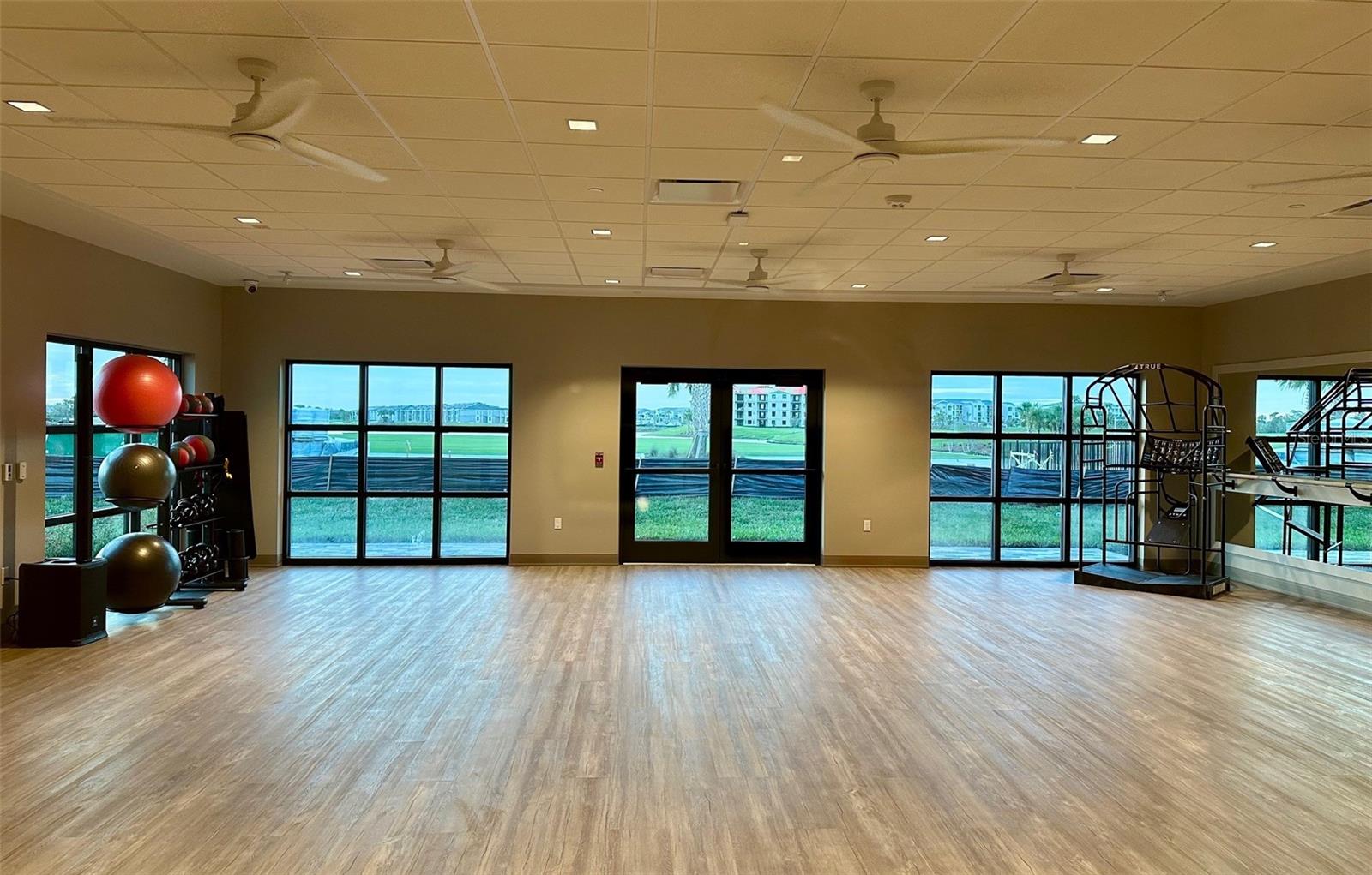 WELLEN PARK GOLF & COUNTRY CLUB - Residential Lease