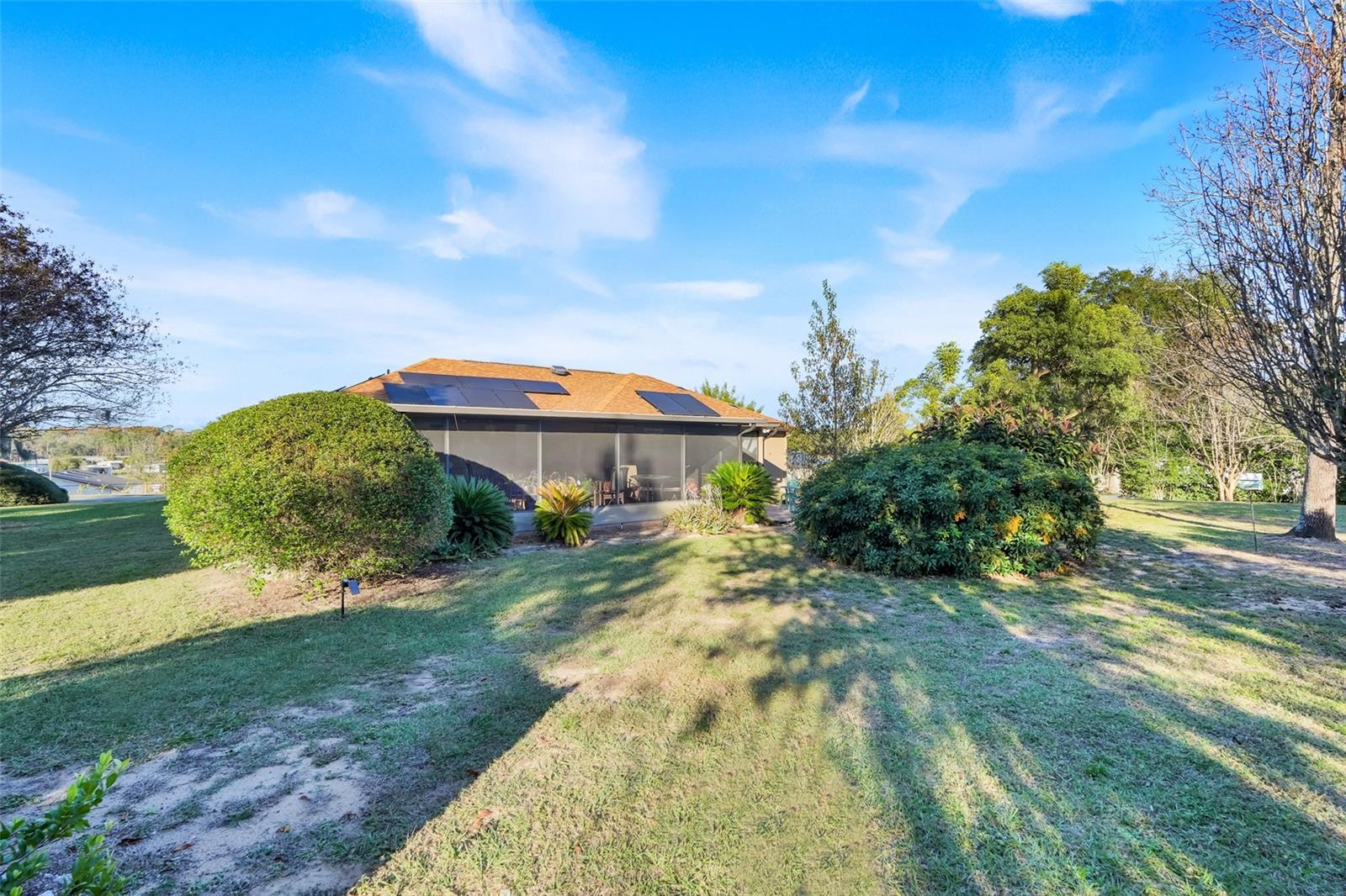 LA CASA MANOR - Residential