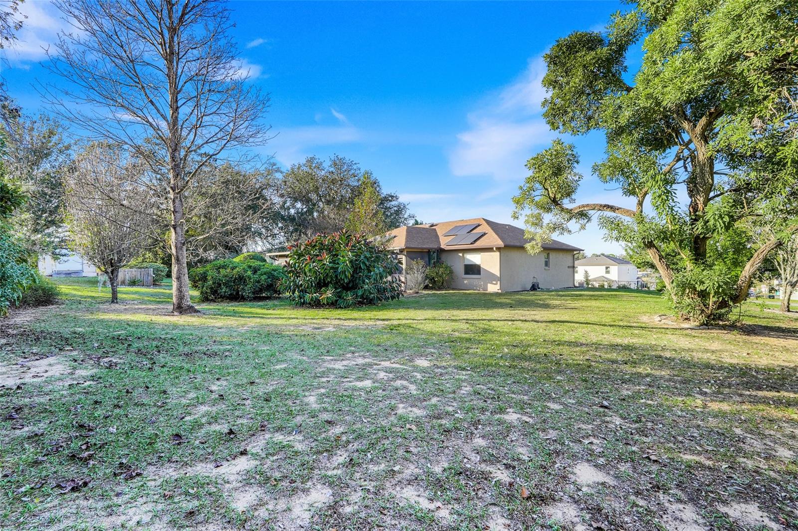 LA CASA MANOR - Residential