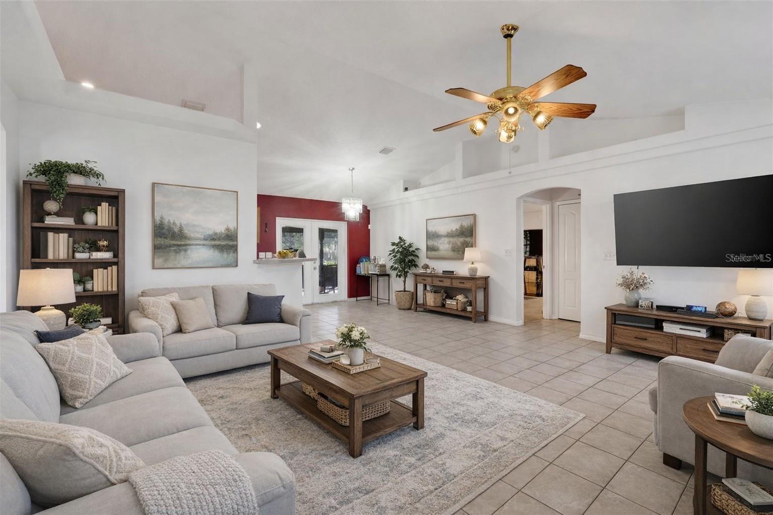 LA CASA MANOR - Residential