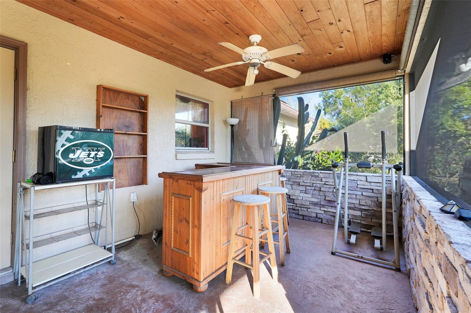 LA CASA MANOR - Residential