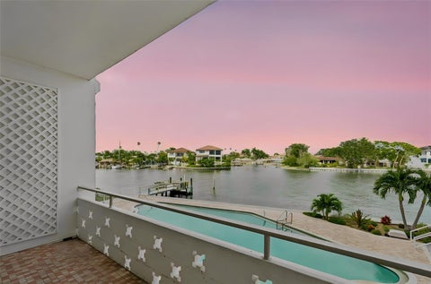 Property photo of 1365 N Snell Isle Boulevard Ne 2e, St Petersburg, FL 33704