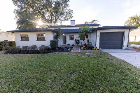 A home in LAKELAND