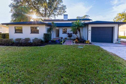 A home in LAKELAND