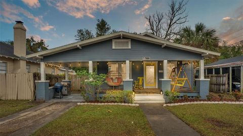 A home in LAKELAND