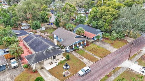 A home in LAKELAND