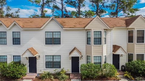 A home in PLANT CITY