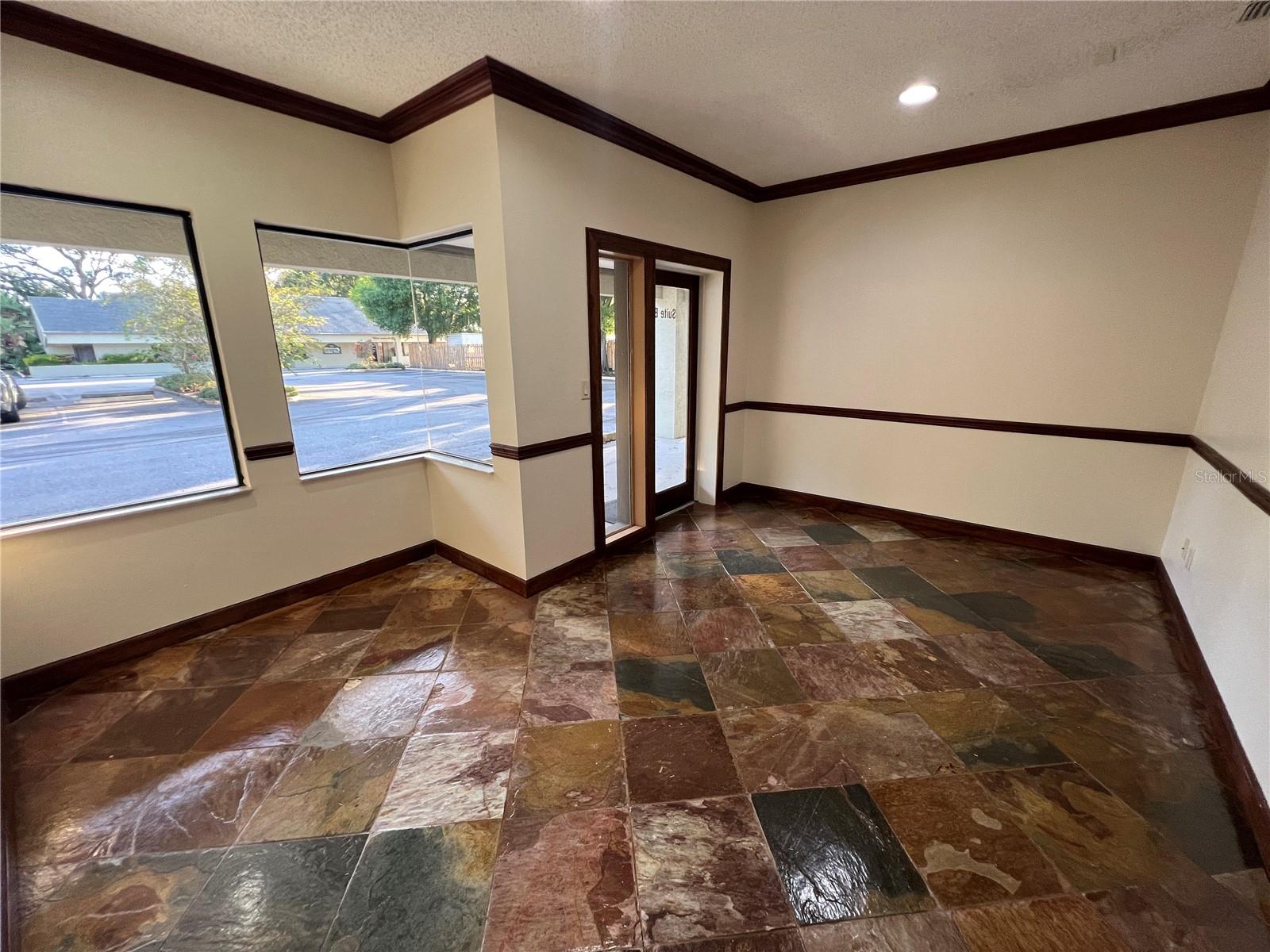 PALM LAKE SQUARE - Commercial Lease