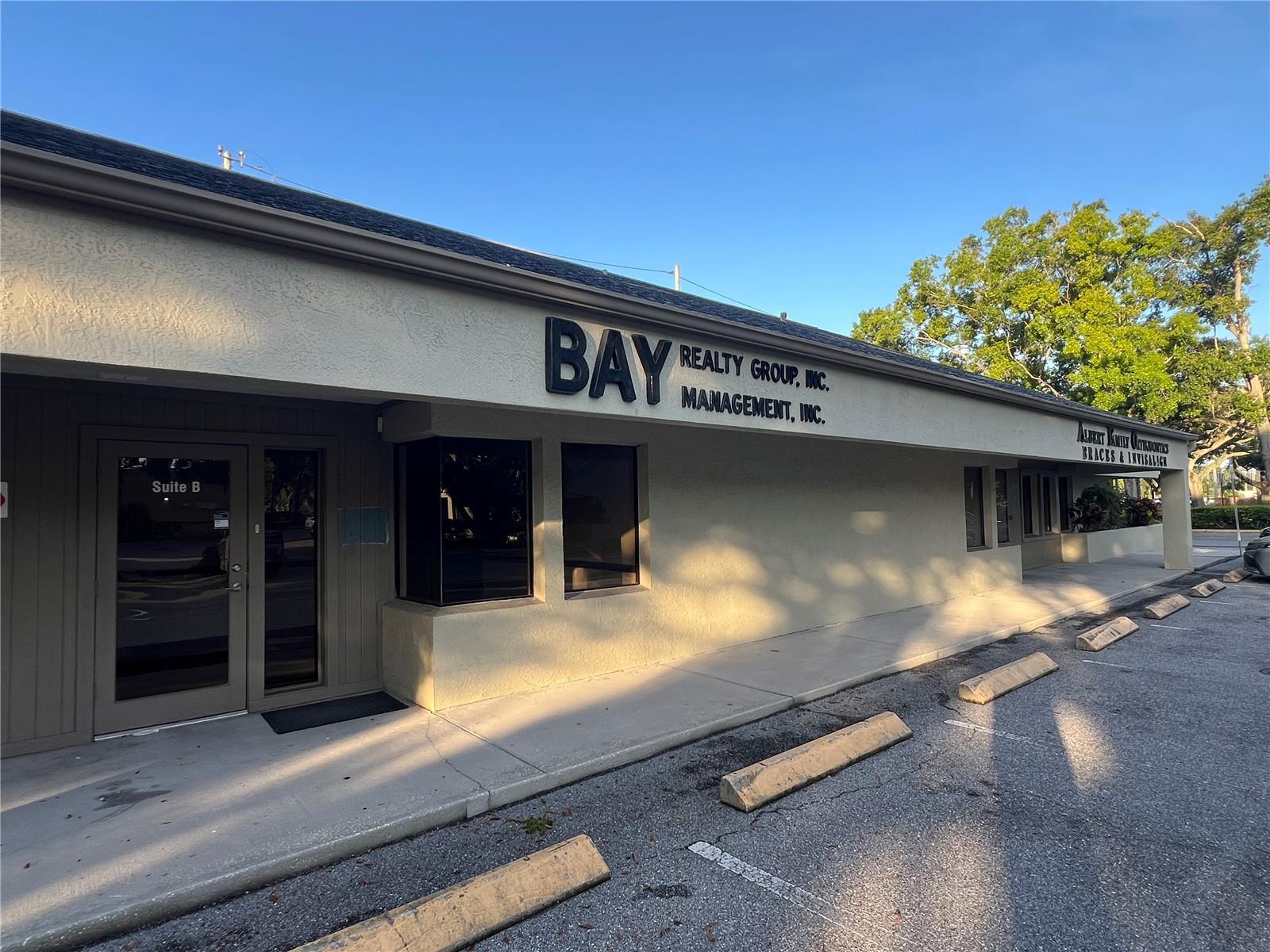 PALM LAKE SQUARE - Commercial Lease