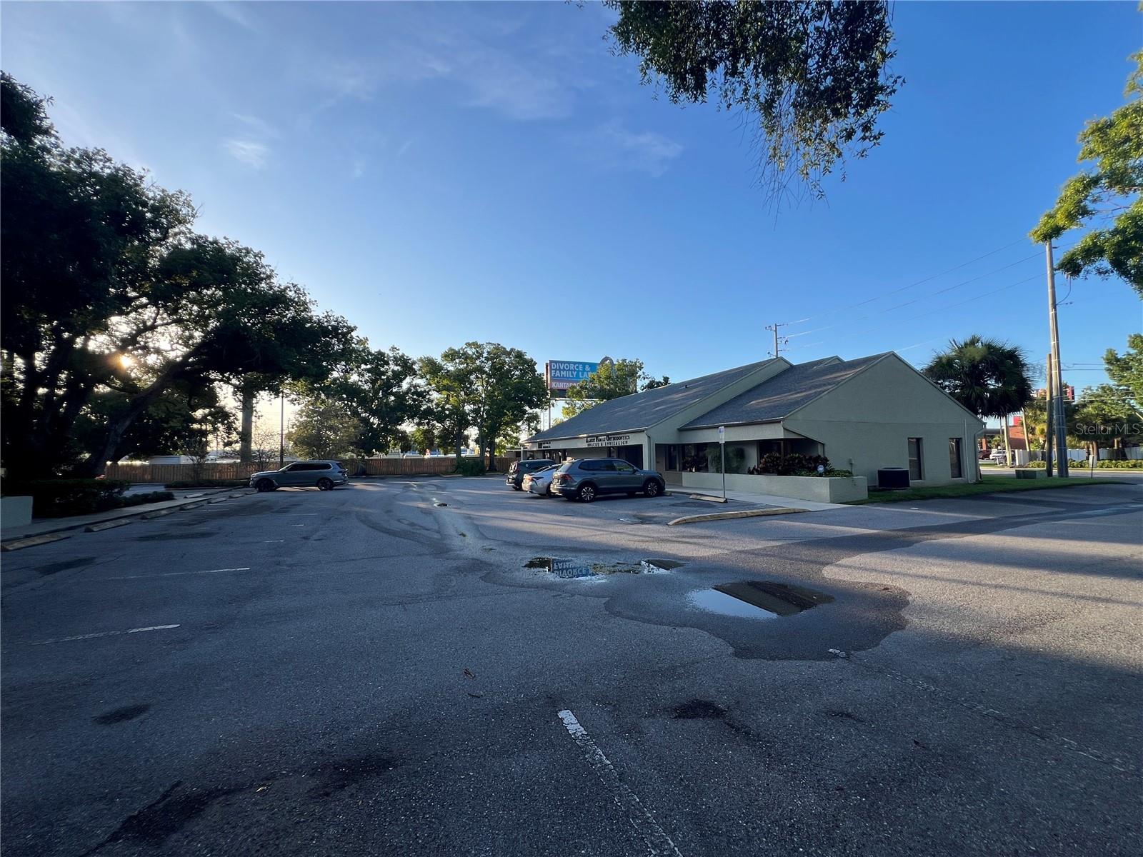 PALM LAKE SQUARE - Commercial Lease