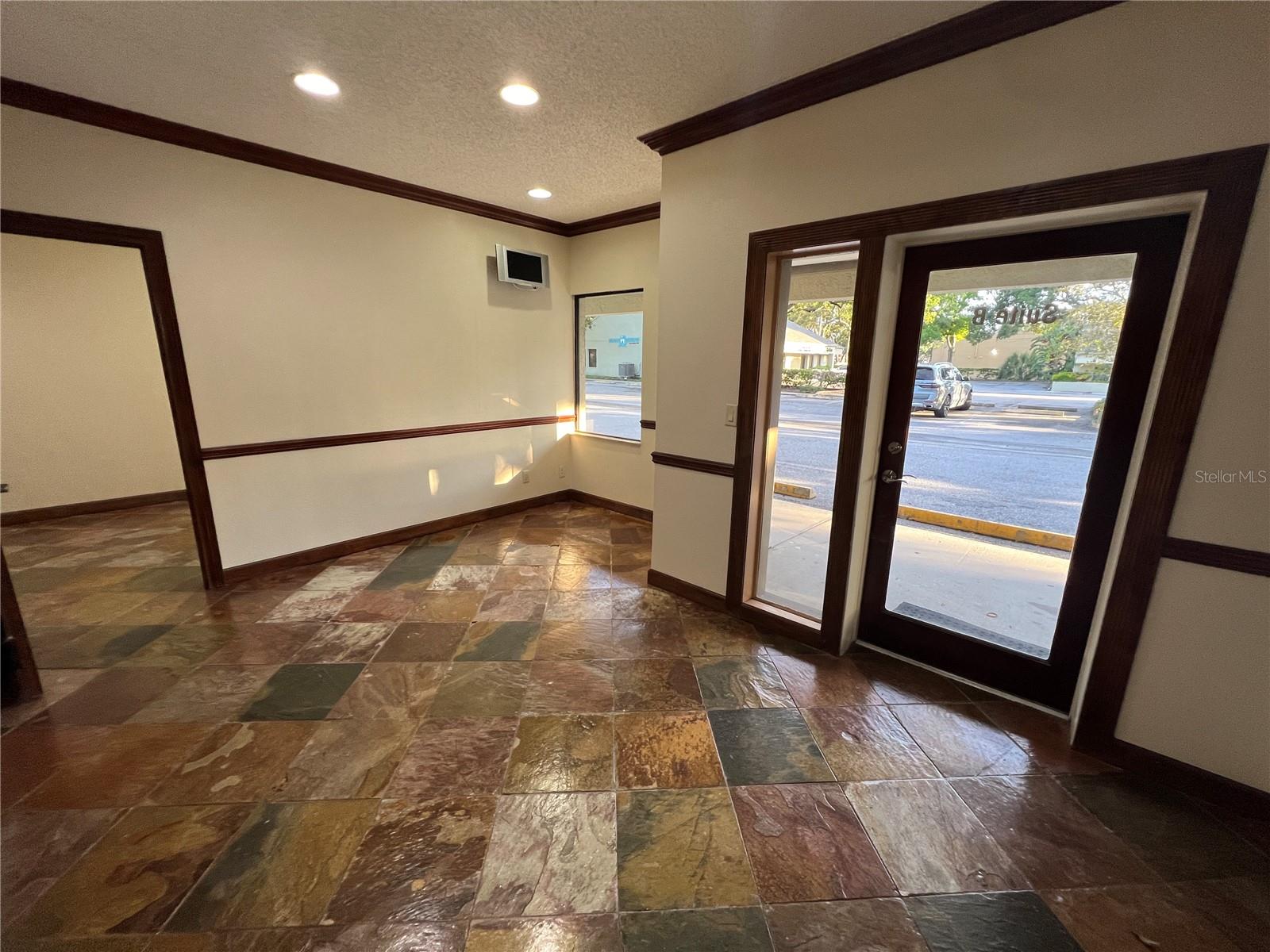 PALM LAKE SQUARE - Commercial Lease