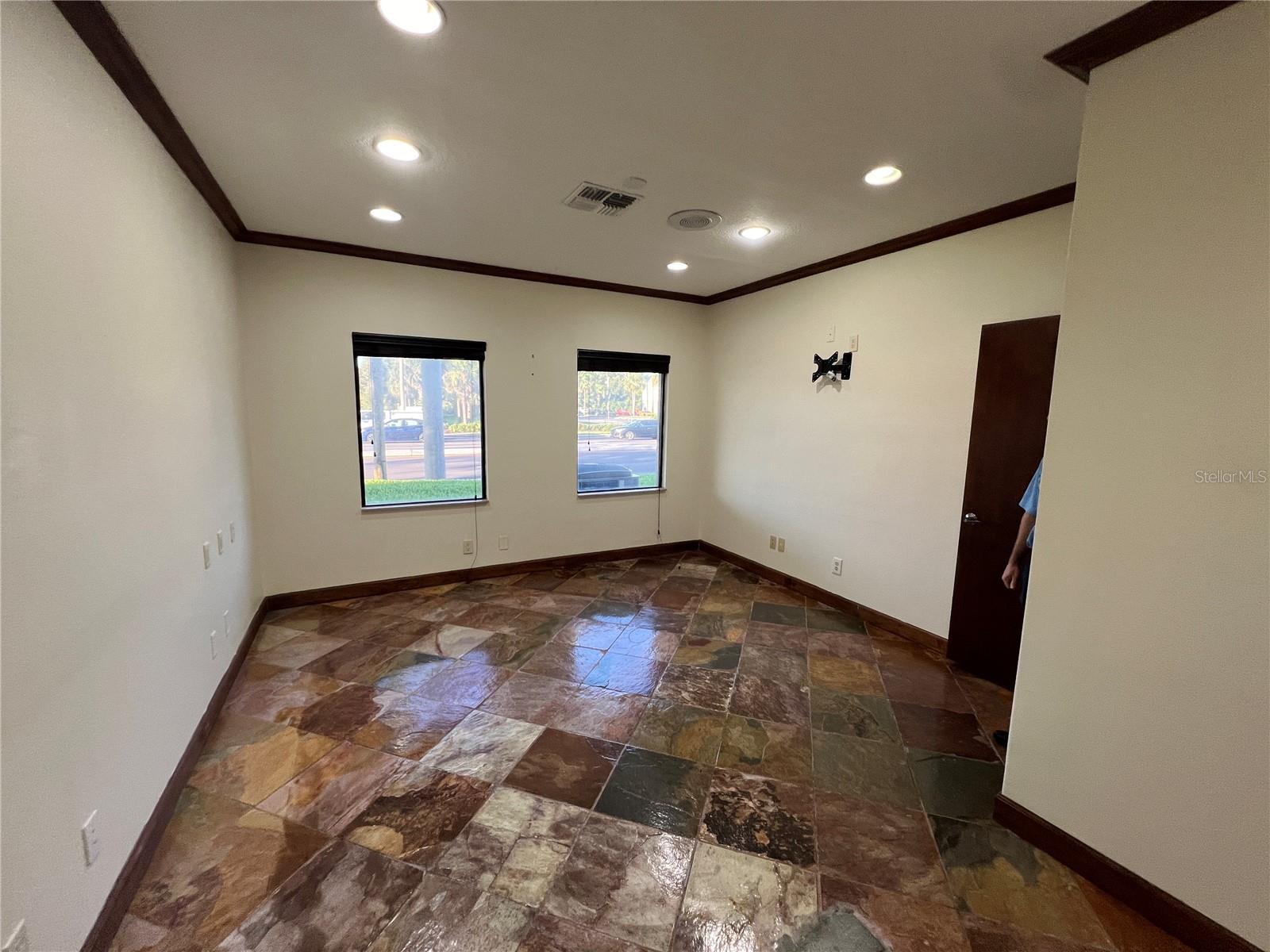 PALM LAKE SQUARE - Commercial Lease