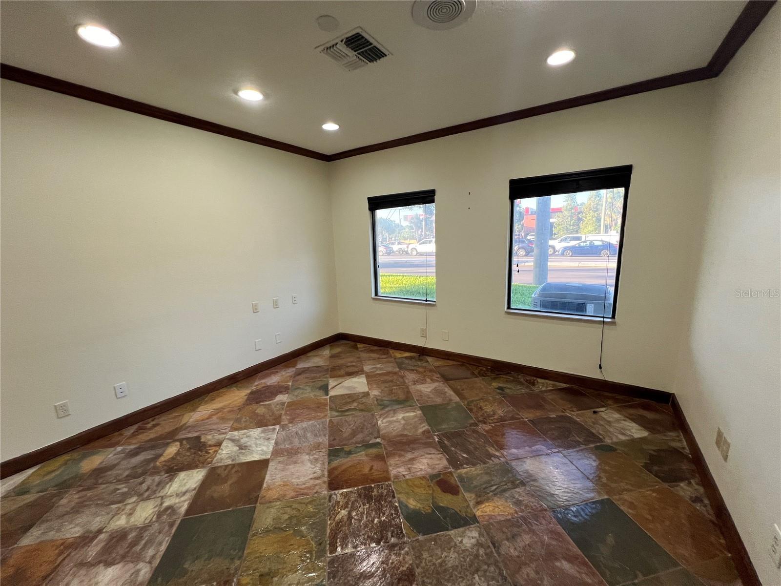 PALM LAKE SQUARE - Commercial Lease