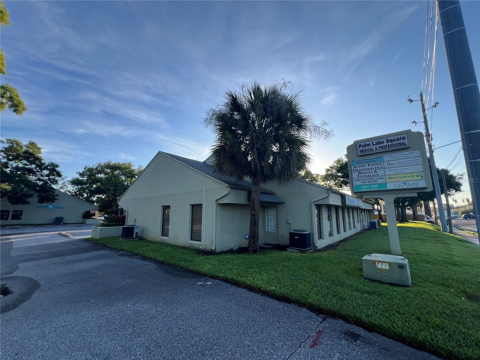 PALM LAKE SQUARE - Commercial Lease