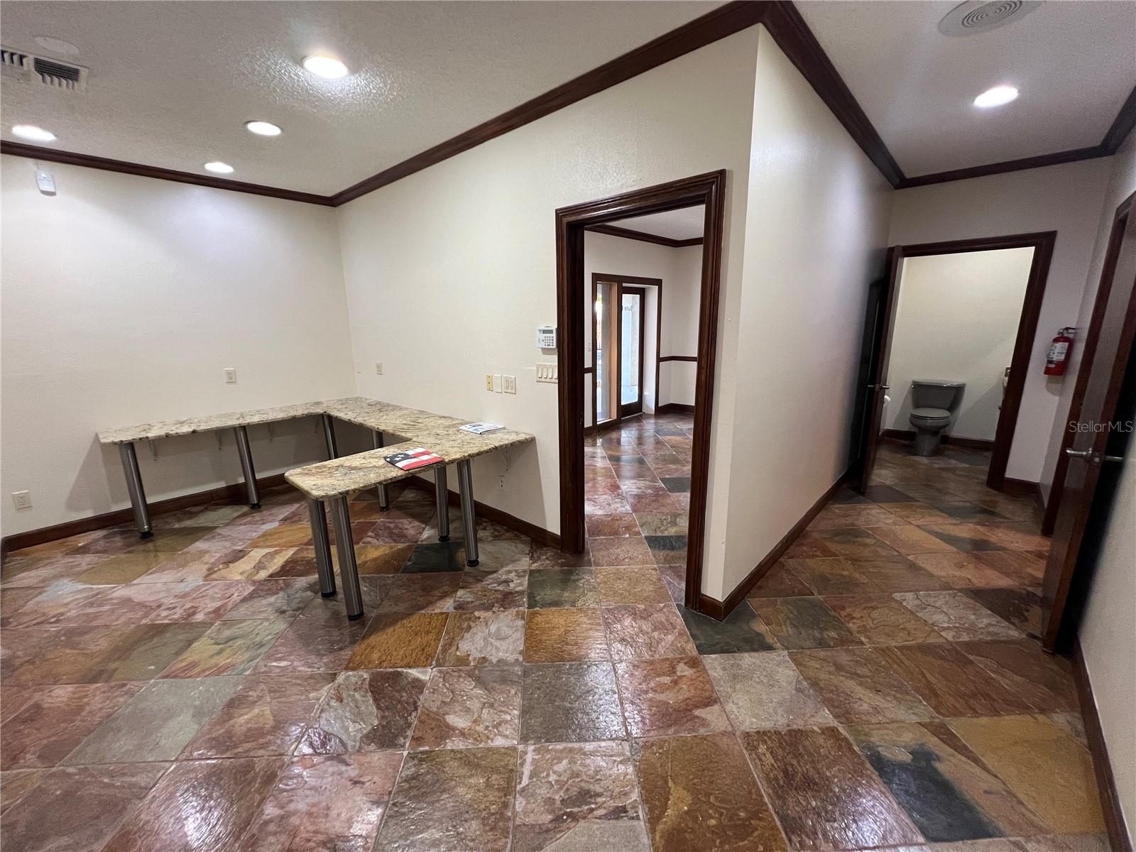 PALM LAKE SQUARE - Commercial Lease