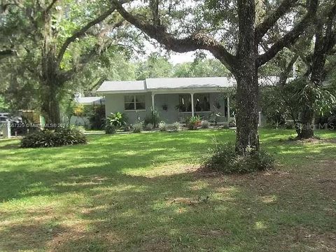 A home in FORT PIERCE