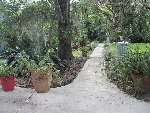 A home in FORT PIERCE