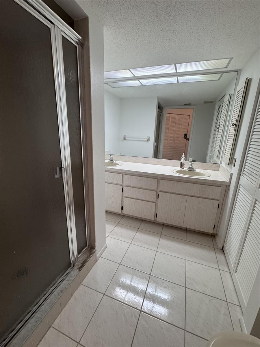 HOLIDAY LAKE VILLAS CONDO - Residential