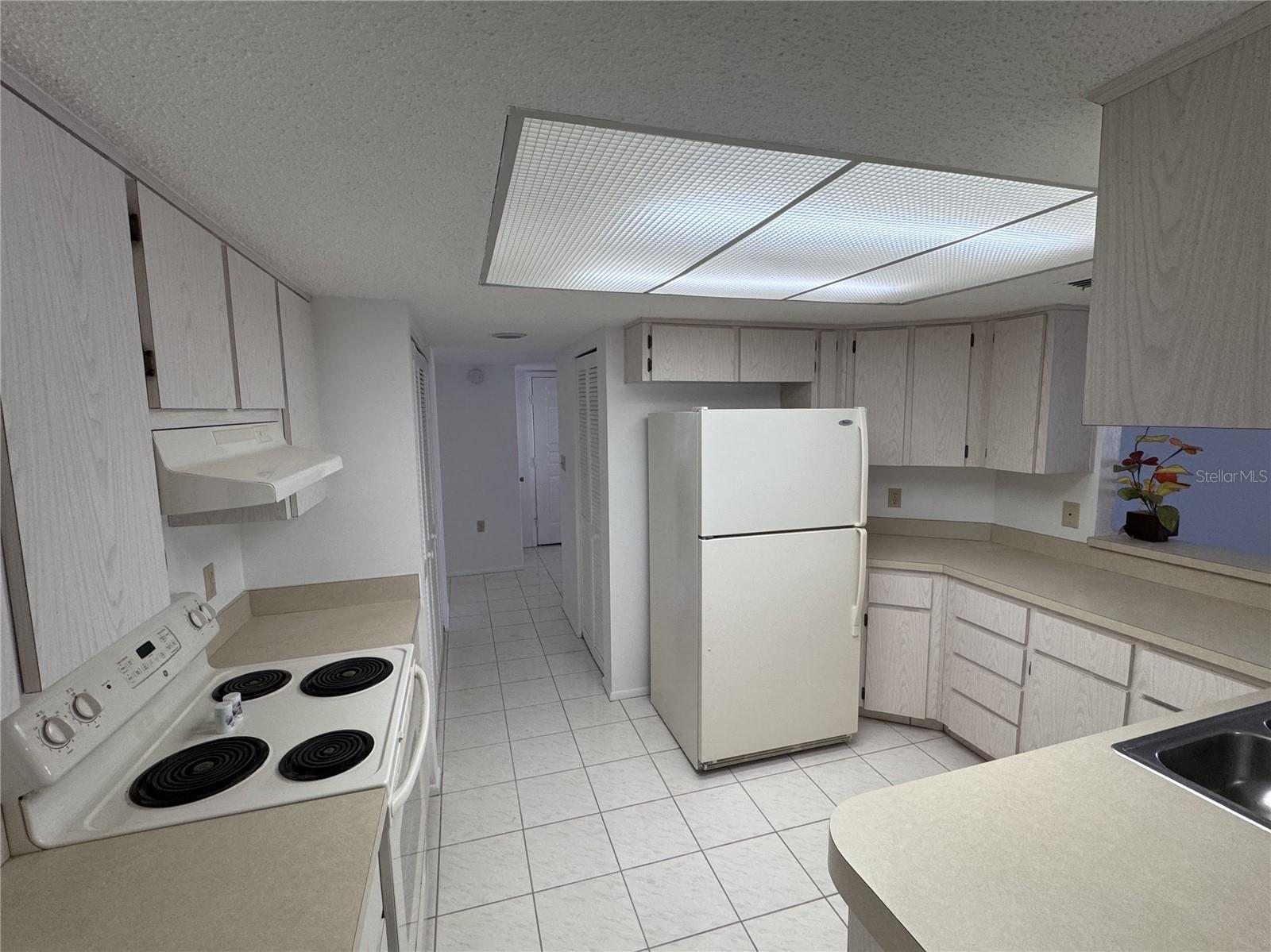 HOLIDAY LAKE VILLAS CONDO - Residential