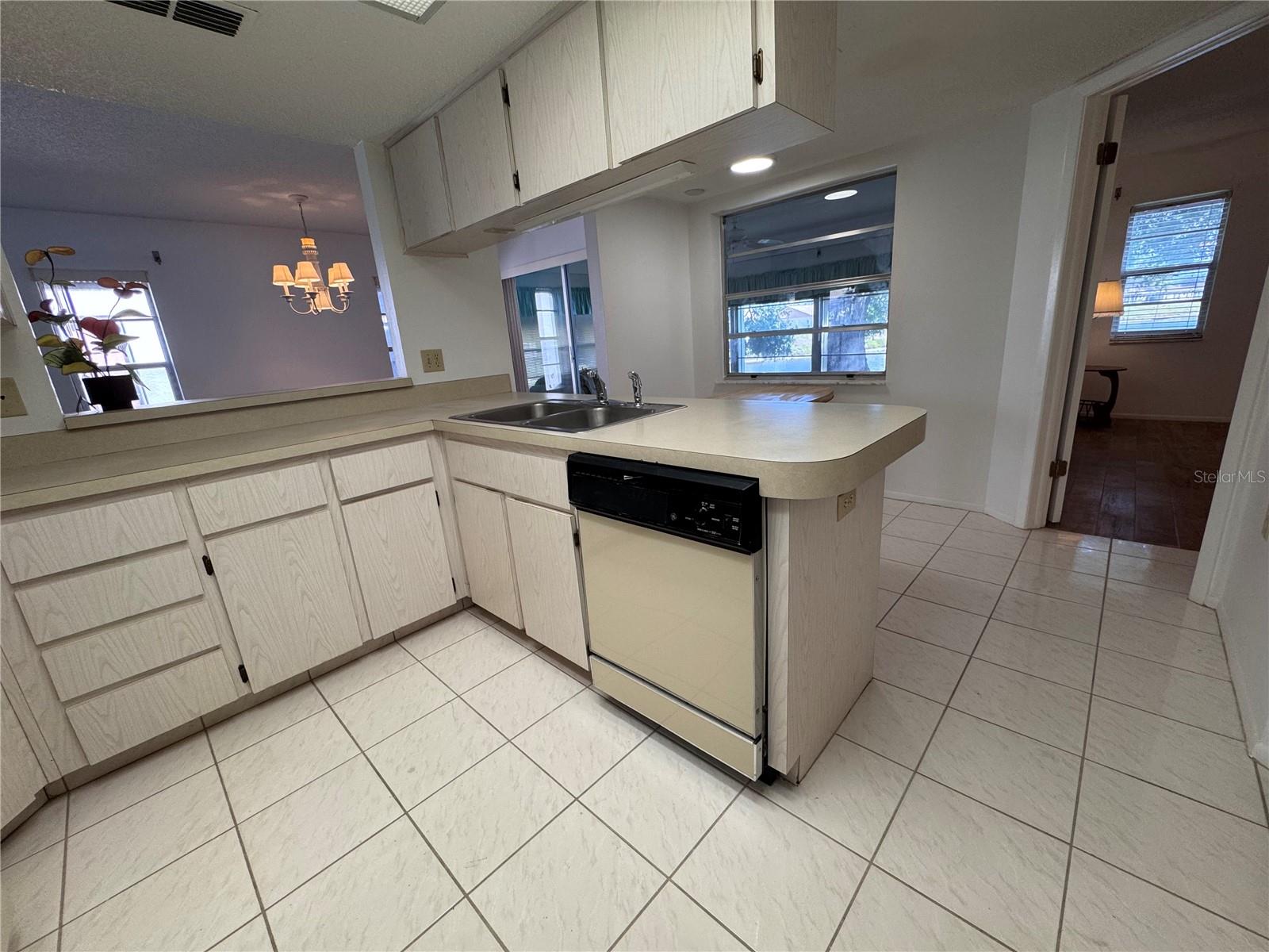 HOLIDAY LAKE VILLAS CONDO - Residential