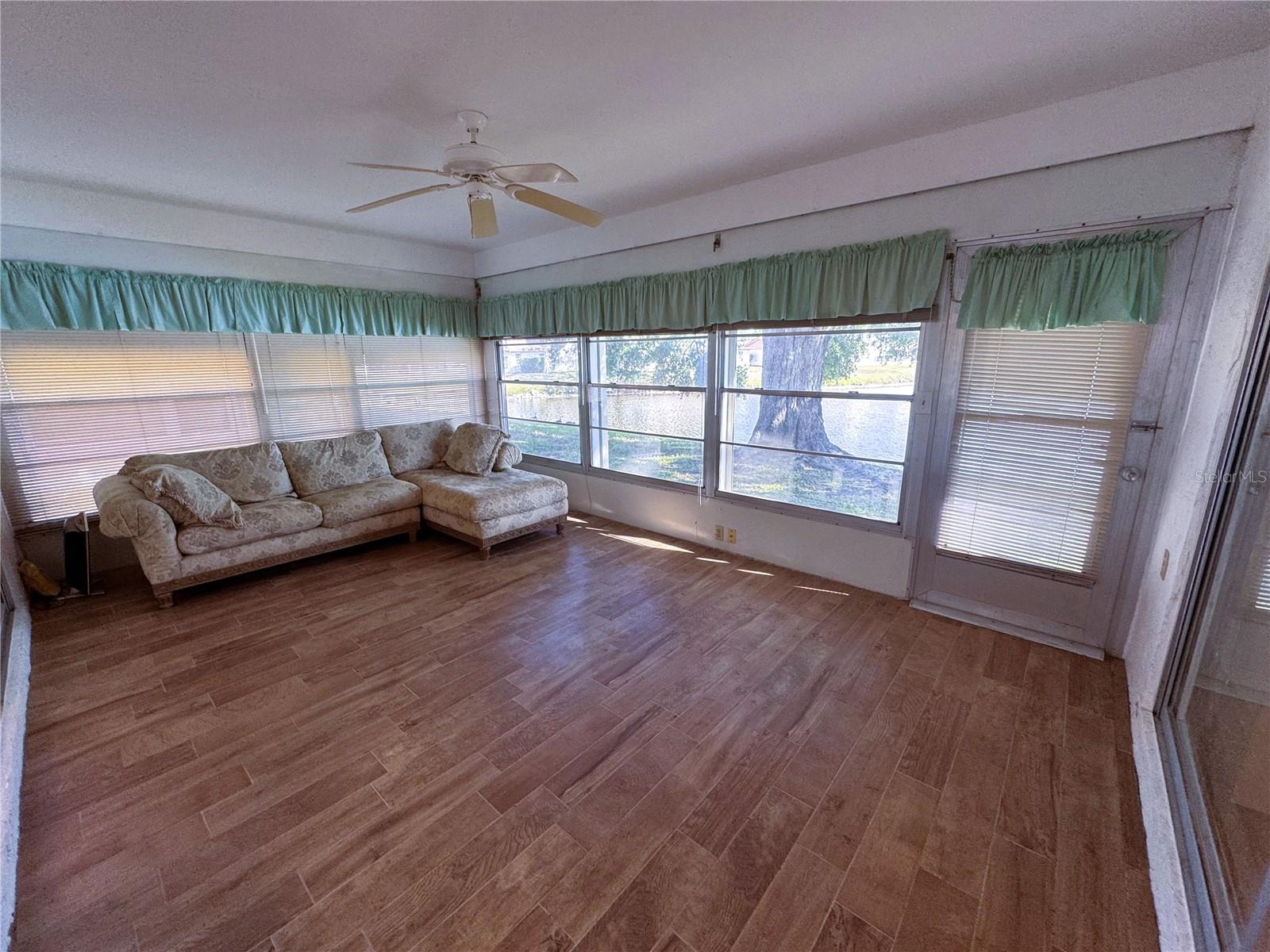 HOLIDAY LAKE VILLAS CONDO - Residential