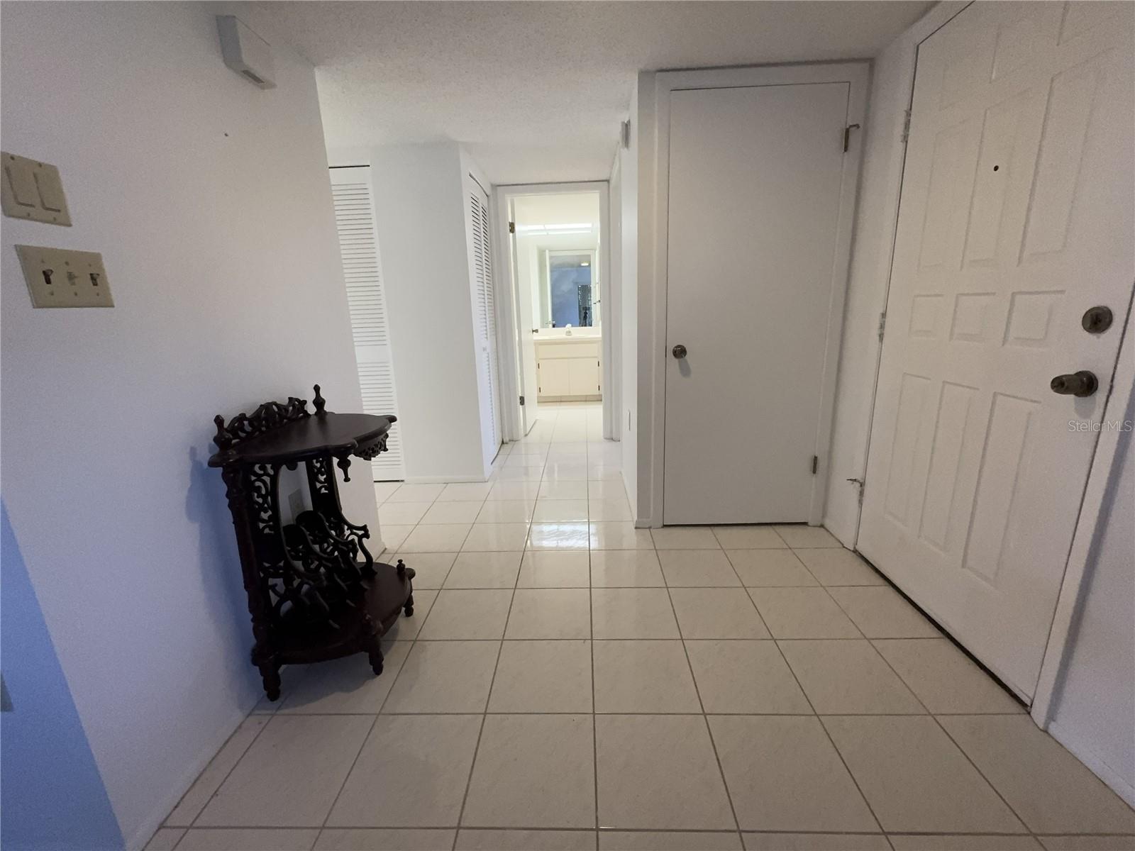 HOLIDAY LAKE VILLAS CONDO - Residential