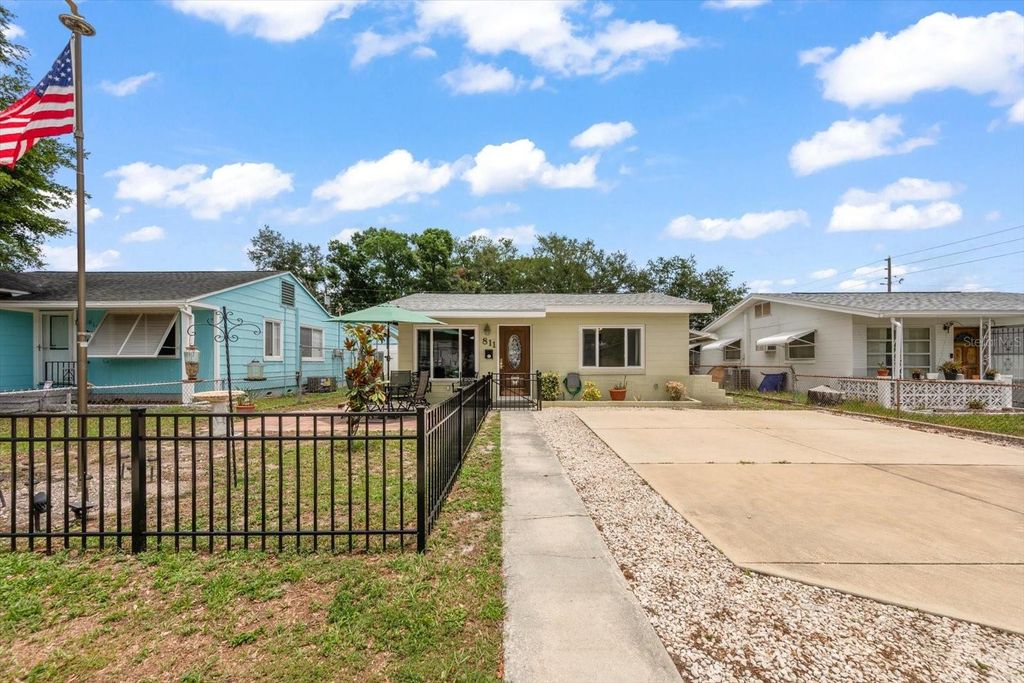 Photo of 811 48th Avenue N, St Petersburg, FL 33703 (MLS # W7885672)