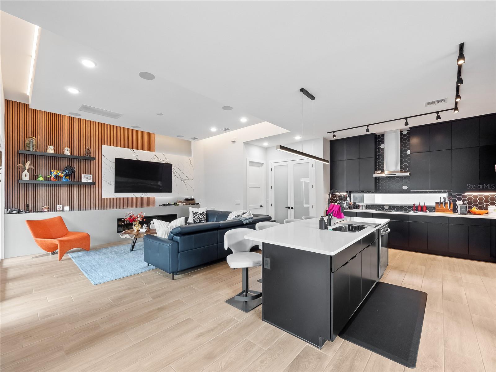 HAMPTON LNDG/PROVIDENCE - Residential Lease