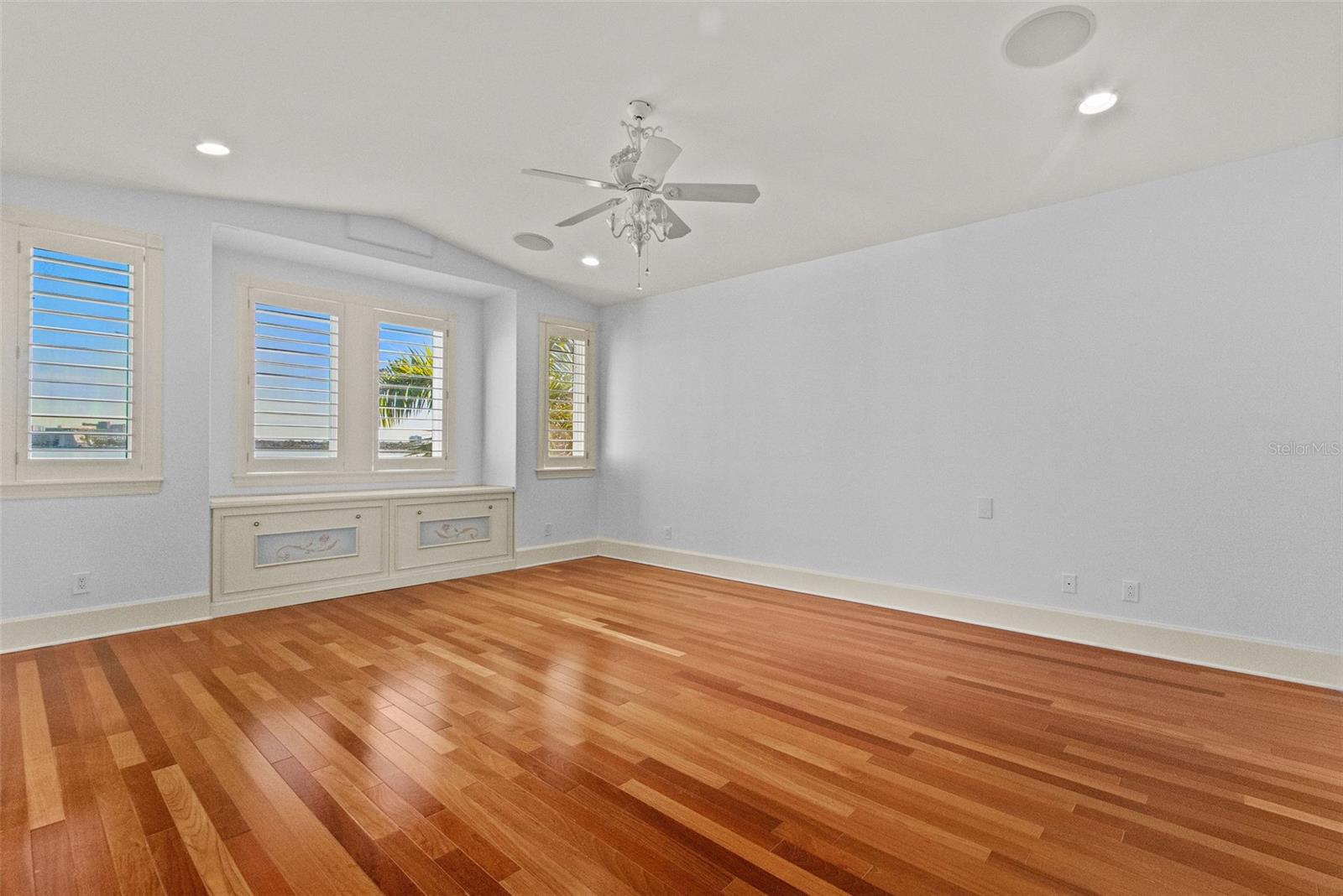 THE RESERVE OF OLD TAMPA BAY - Residential